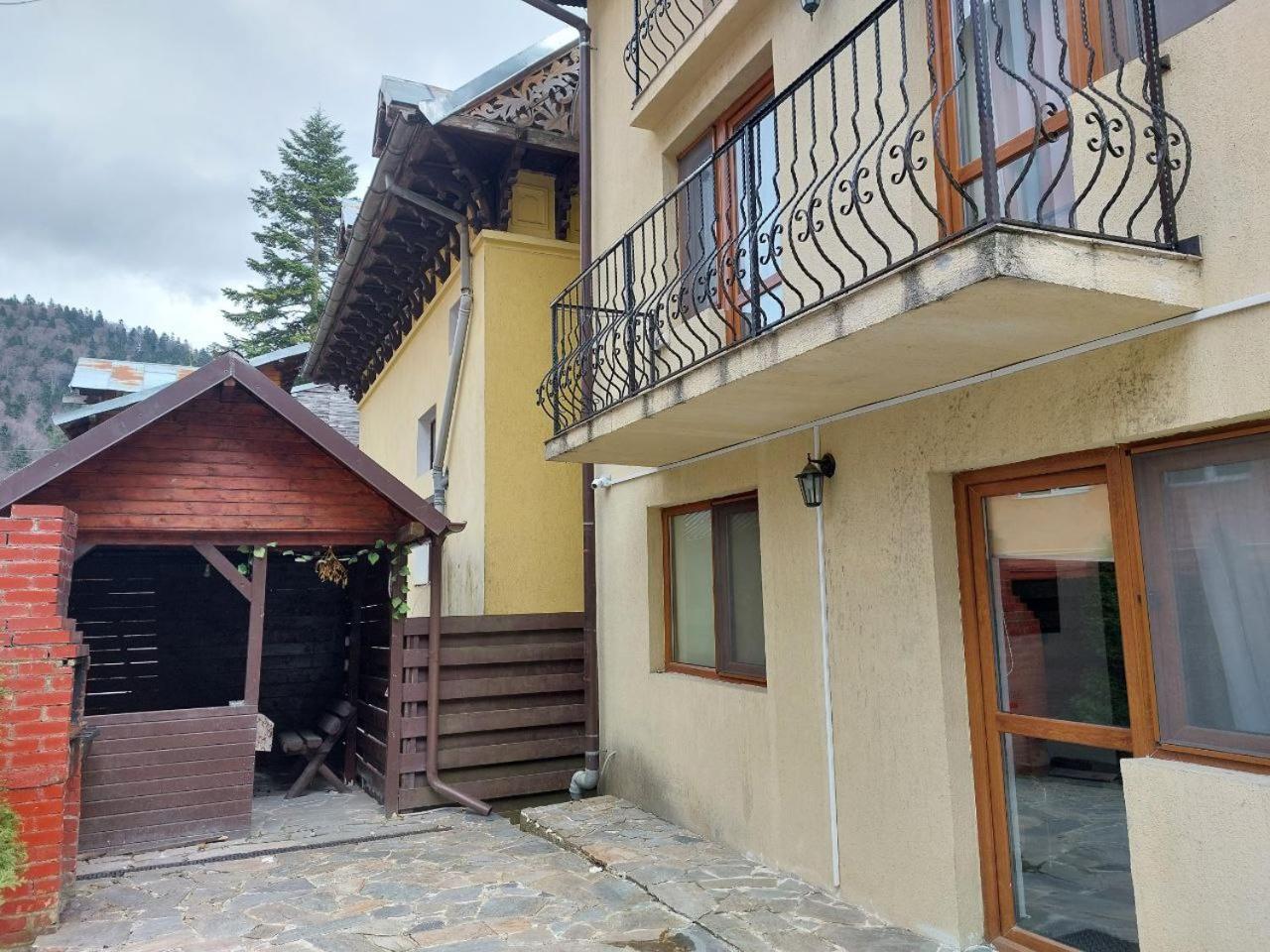 Vila Foc Alb Apartamente-Буштени Экстерьер фото