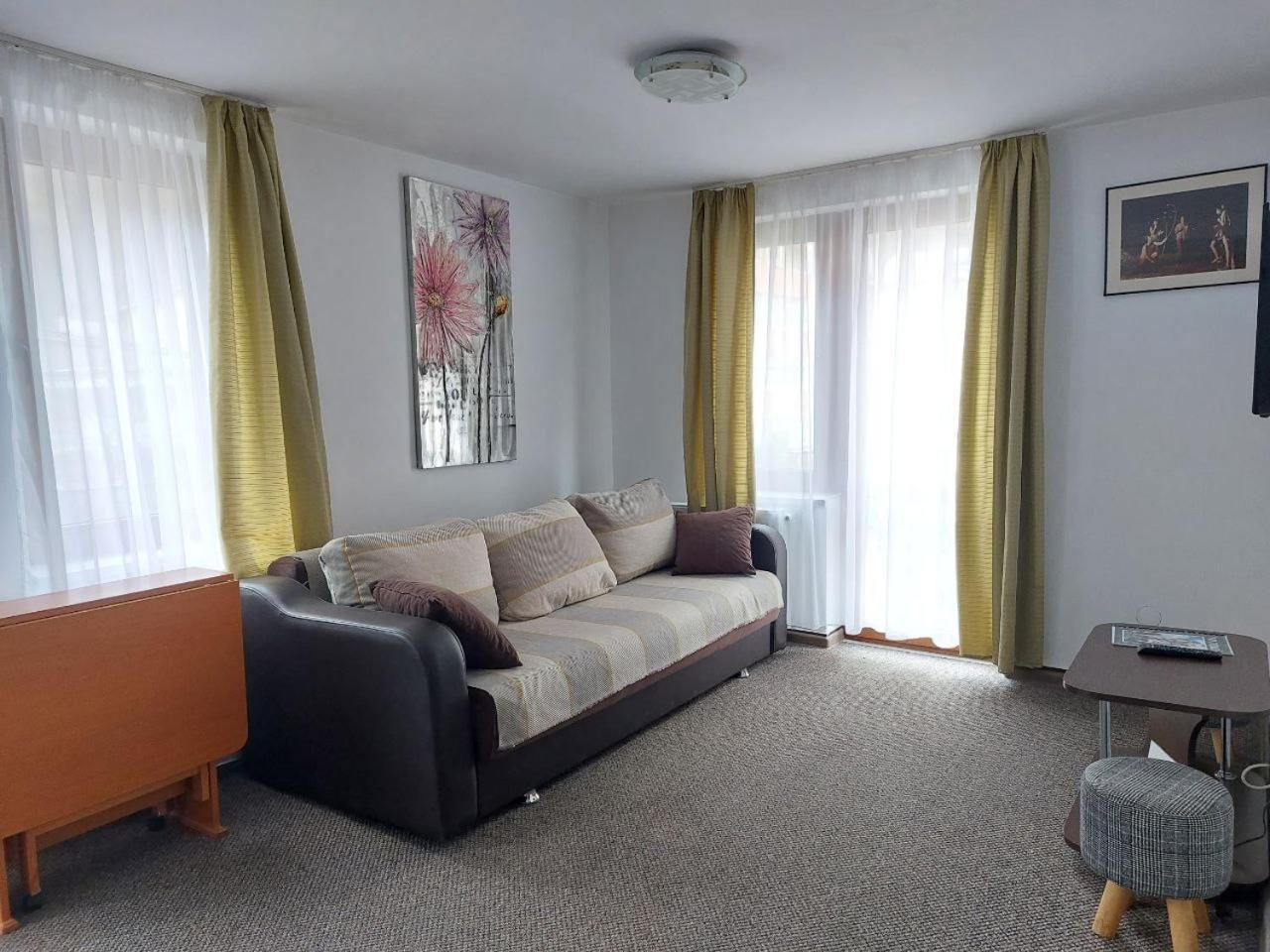 Vila Foc Alb Apartamente-Буштени Экстерьер фото